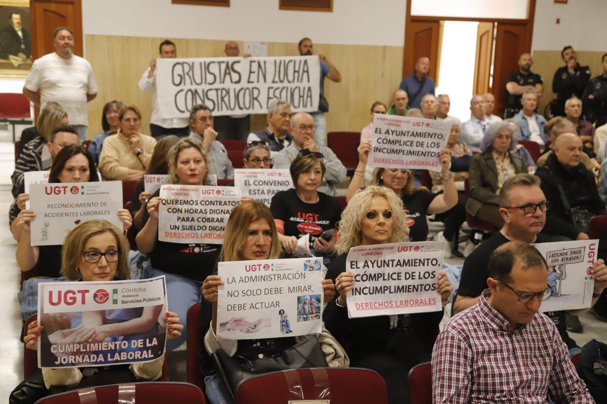 A.J.González Córdoba Pleno del Ayuntamiento Protestas Ayuda a domicilio gruístas jubilados municipales