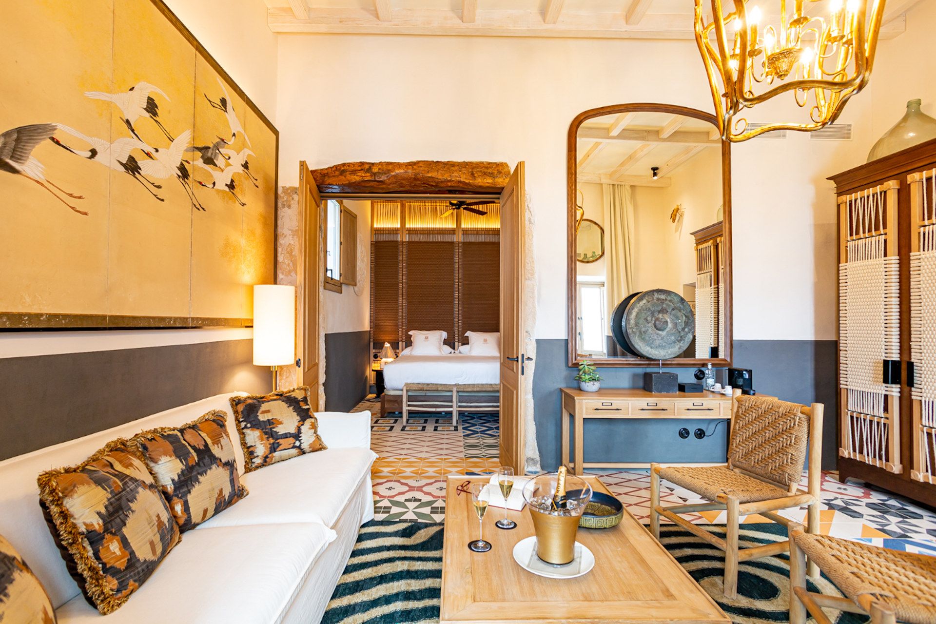 Suite deluxe en el hotel La Torre del Canónigo de Ibiza