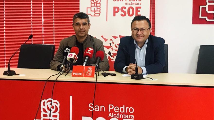 Heredia, con el candidato del PSOE en Marbella, José Bernal.