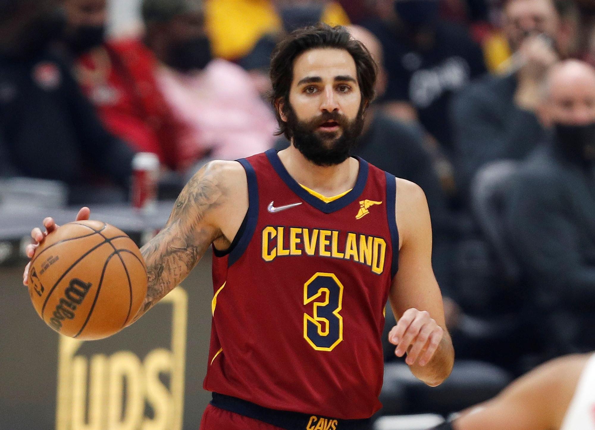 Ricky Rubio durante un partido NBA con los Cavs