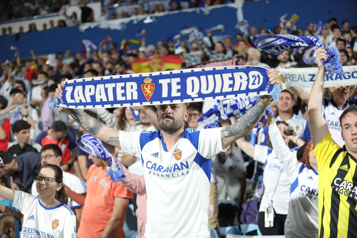 Así ha sido el inolvidable homenaje del zaragocismo a Alberto Zapater