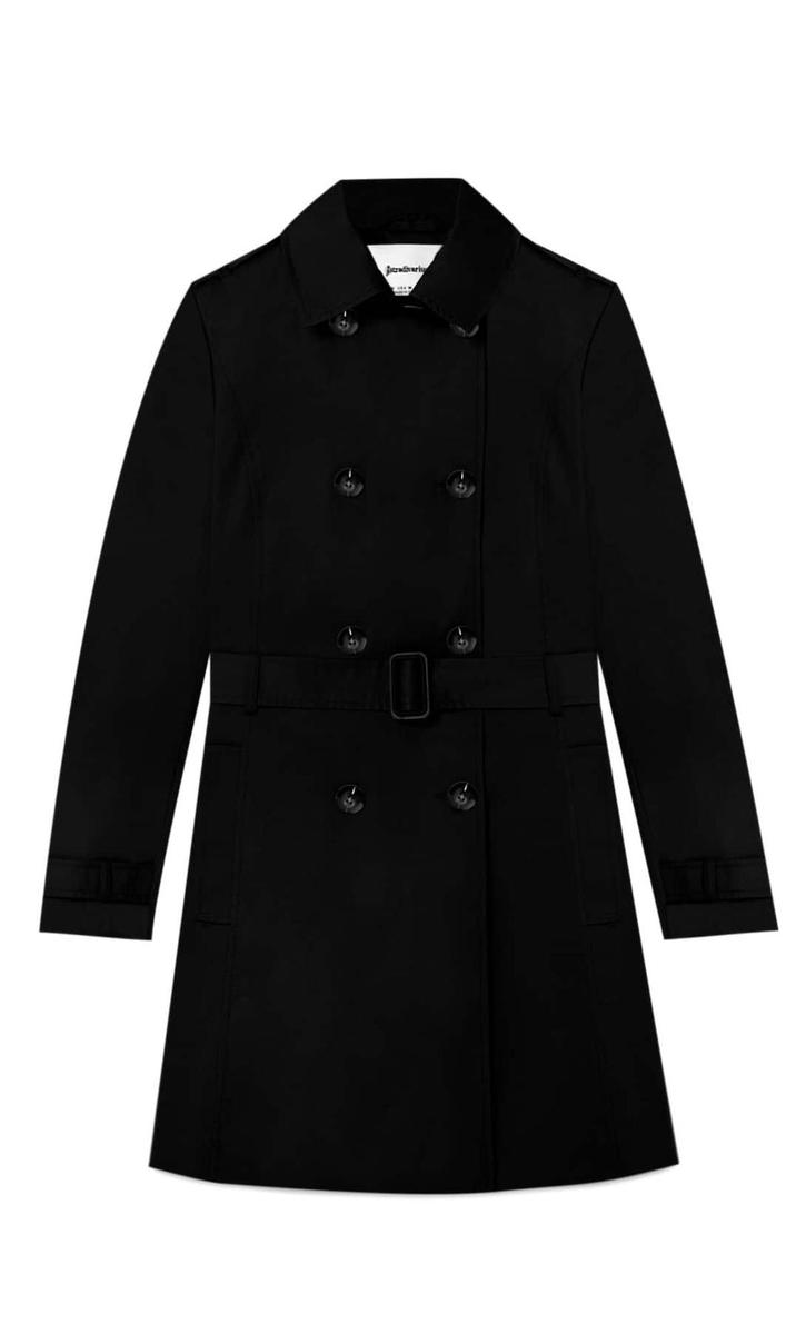 Trench negro de Stradivarius (29,99 € )