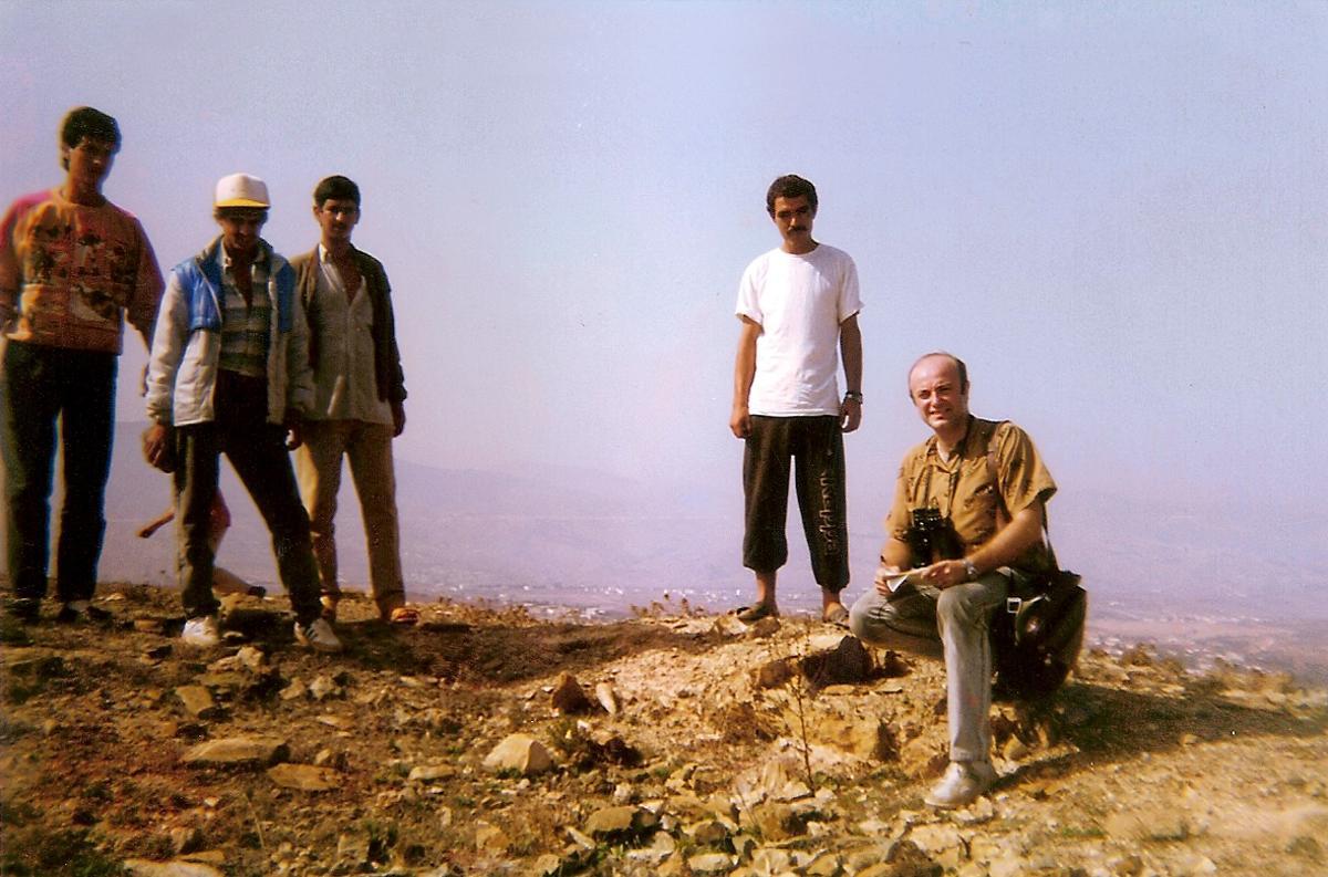 El historiador en el cerro de Igueriben, en 1989.