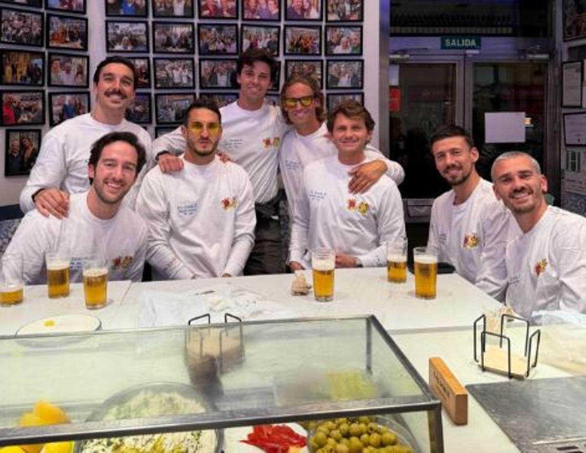 Koke, Griezmann, Llorente y Lenglet celebran la victoria ante el Tottenham visitando la mítica cervecería El Doble.