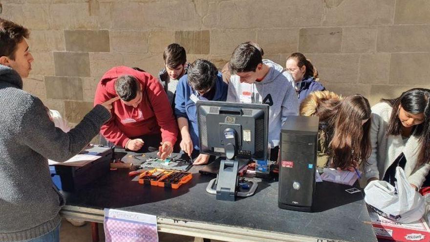 Alcañiz enseña a los vecinos a reciclar los electrodomésticos