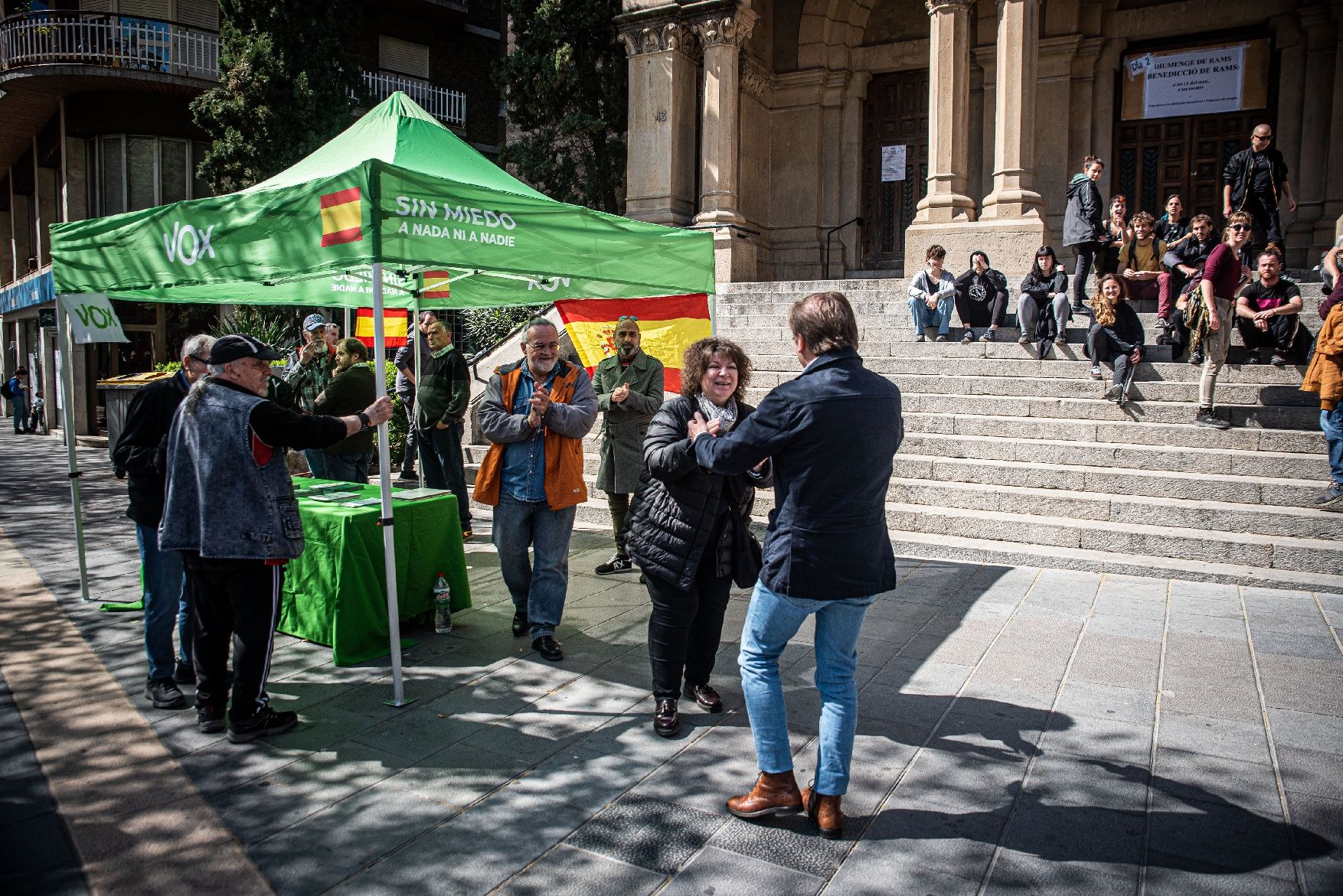 Antifeixistes protesten en l'acte de campanya de Vox a Cris Rei