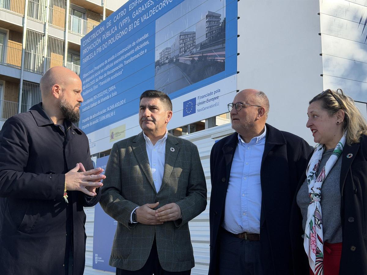 Iván Puentes, Pedro Blanco, Abel Losada y Yoya Blanco, este miércoles en la visita a las obras que se llevan a cabo en el barrio de Valdecorvos.