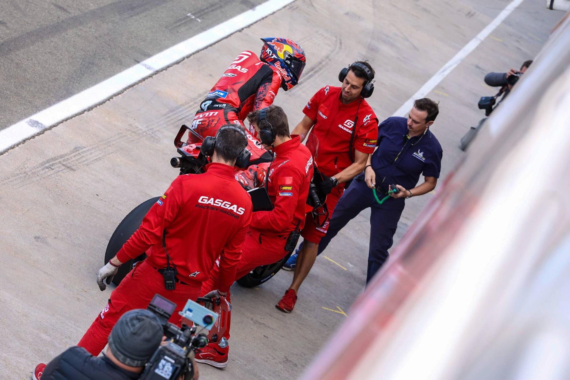 Primeras imágenes de Marc Márquez entrenando con la Ducati en Cheste