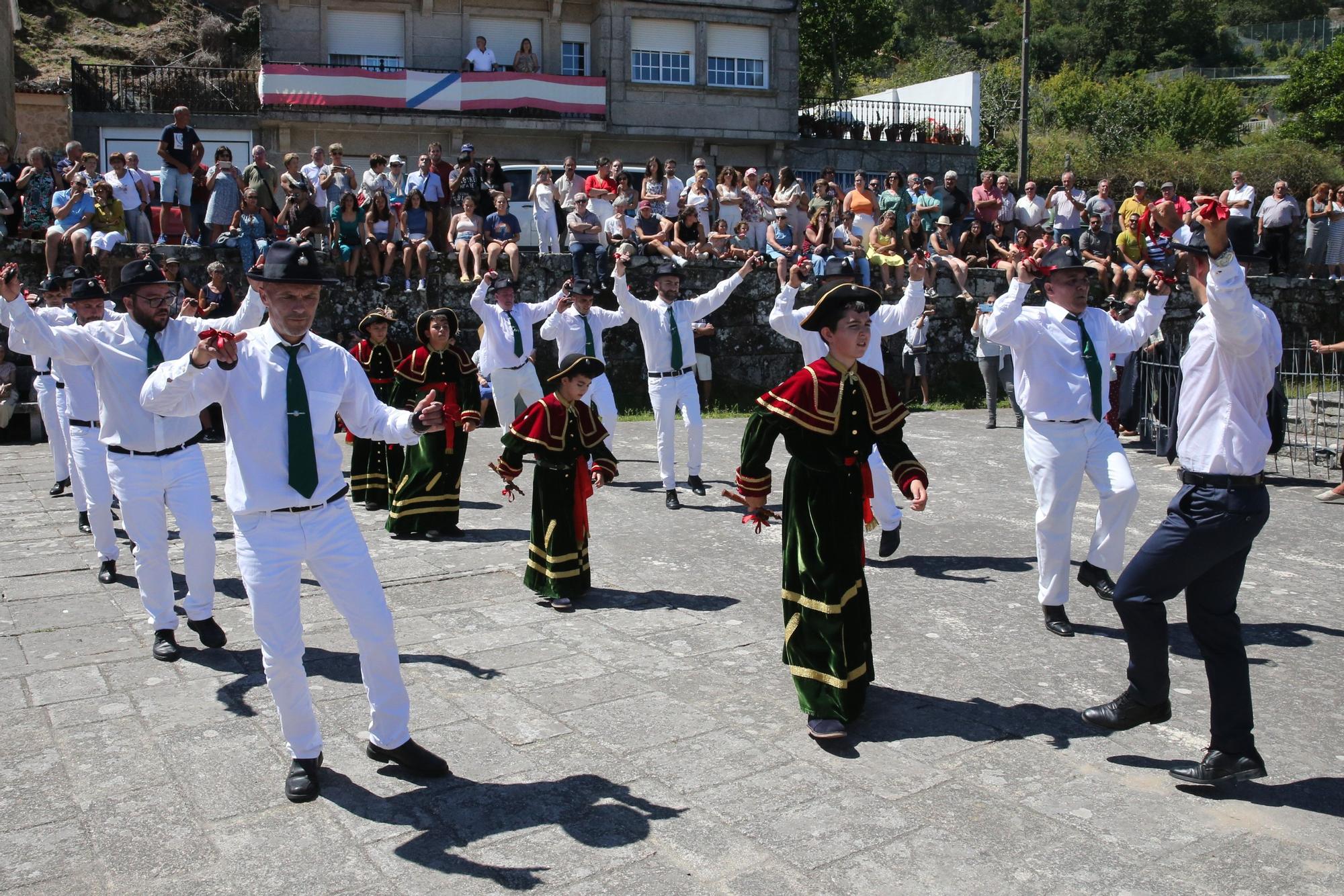 La procesión y la danza de San Roque de O Hío en imágenes (II)