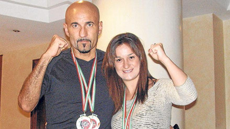 José Rodríguez y María del Carmen Jiménez, con sus medallas.