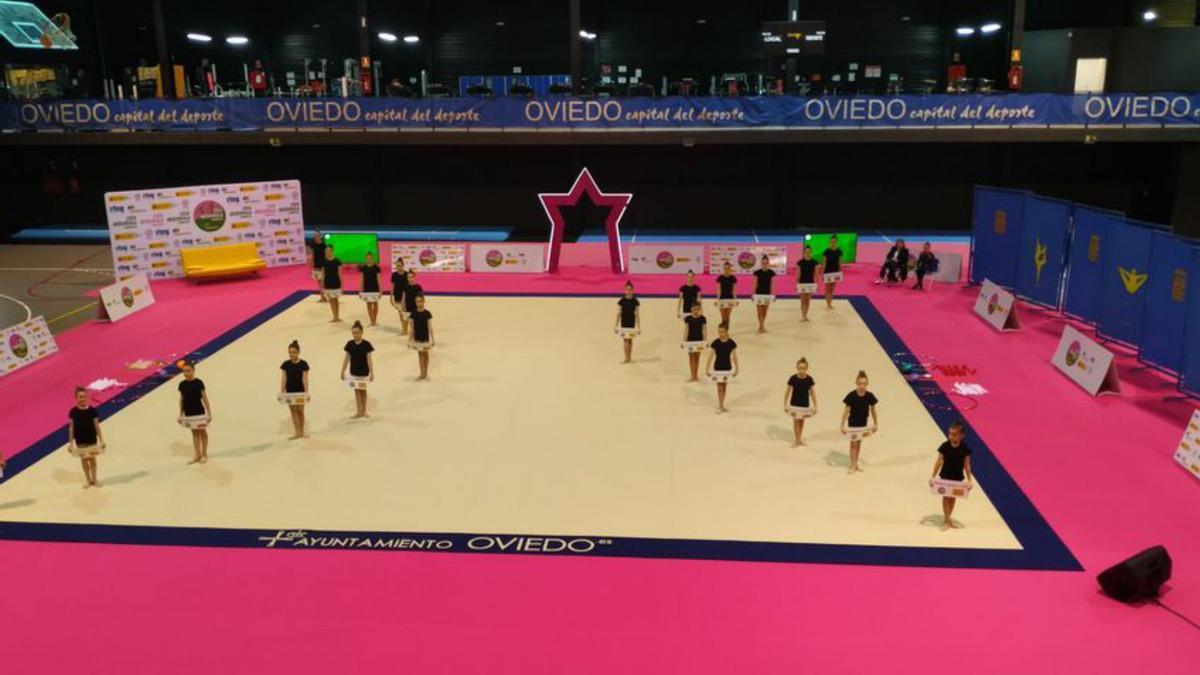 Un torneo de gimnasia rítmica. 