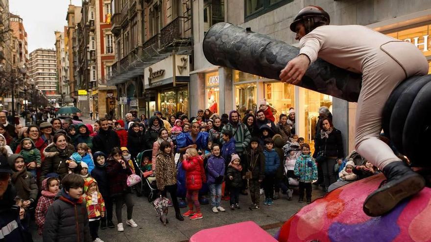 Uno de los espectáculos de calle de la pasada edición de Feten.