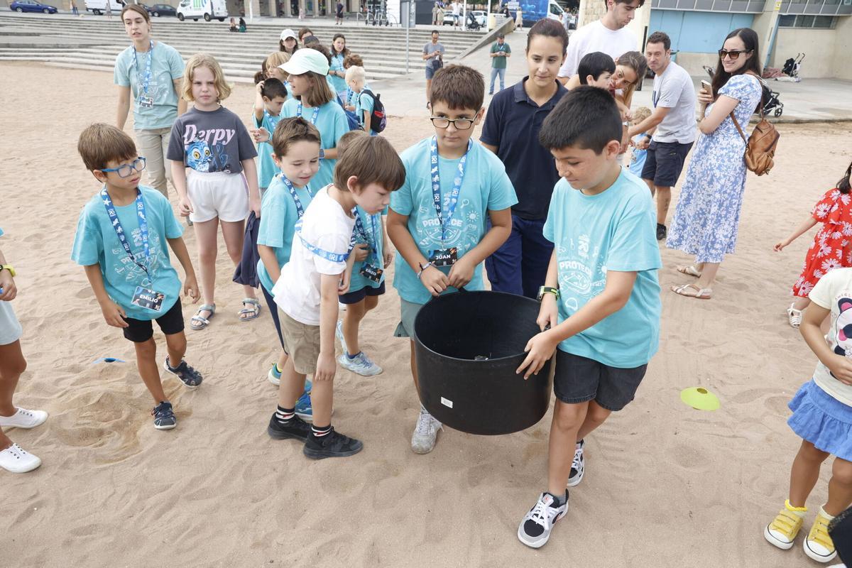 La vuelta al mar de la tortuga lora rescatada en Gijón tras recuperarse en el Acuario, en imágenes La vuelta al mar de la tortuga lora rescatada en Gijón tras recuperarse en el Acuario, en imágenes
