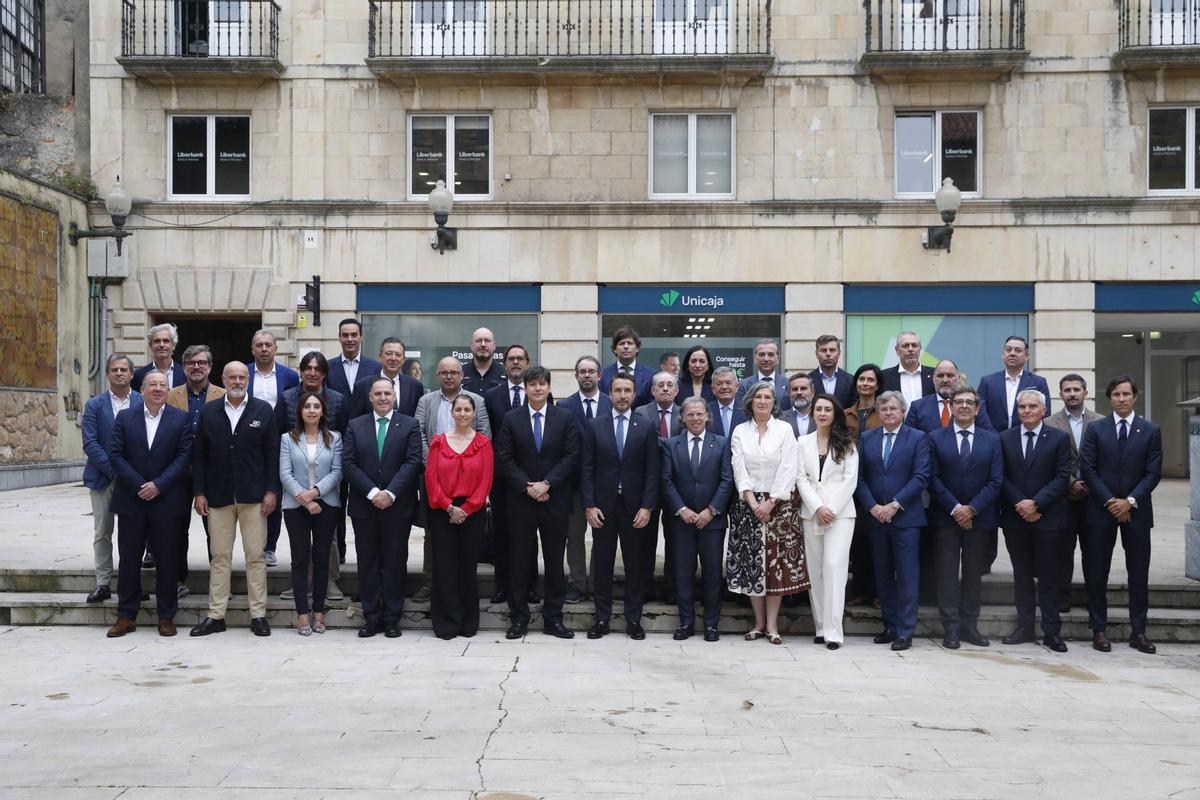 En imágenes: así fue el pleno de reelección de Daniel González en la Cámara de Comercio de Avilés En imágenes: así fue el pleno de reelección de Daniel González en la Cámara de Comercio de Avilés