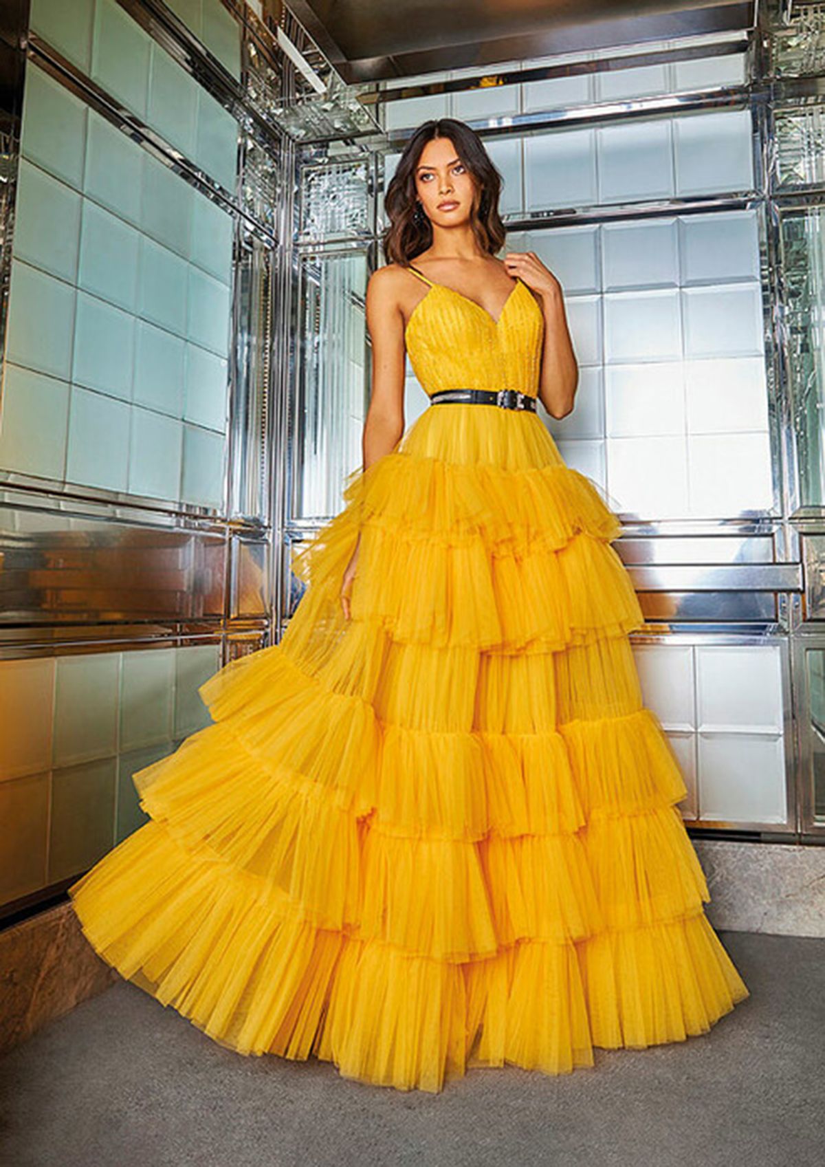 Vestido amarillo de Pronovias de la colección 2020