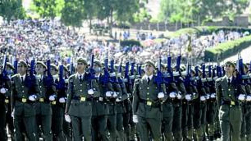 420 alumnos del Cefot de Cáceres se convierten en soldados tras jurar fidelidad a la bandera