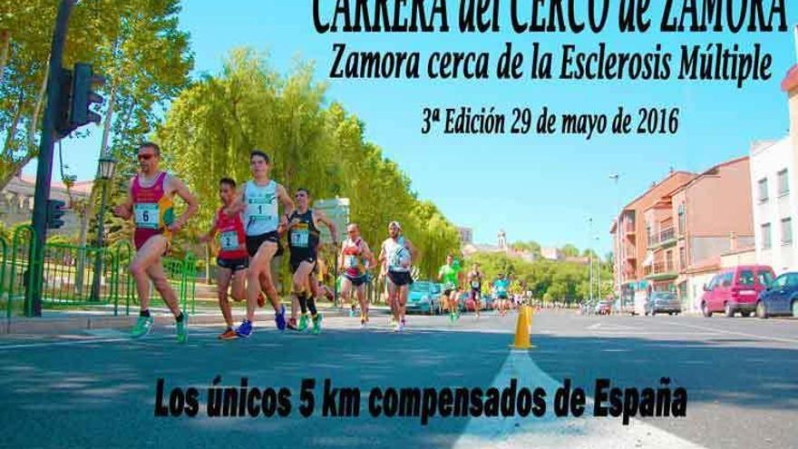 Cartel anunciador de la carrera de mañana.