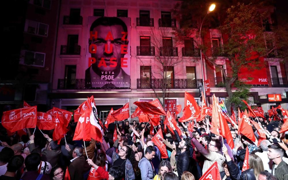 Las imágenes de la alegría del PSOE.