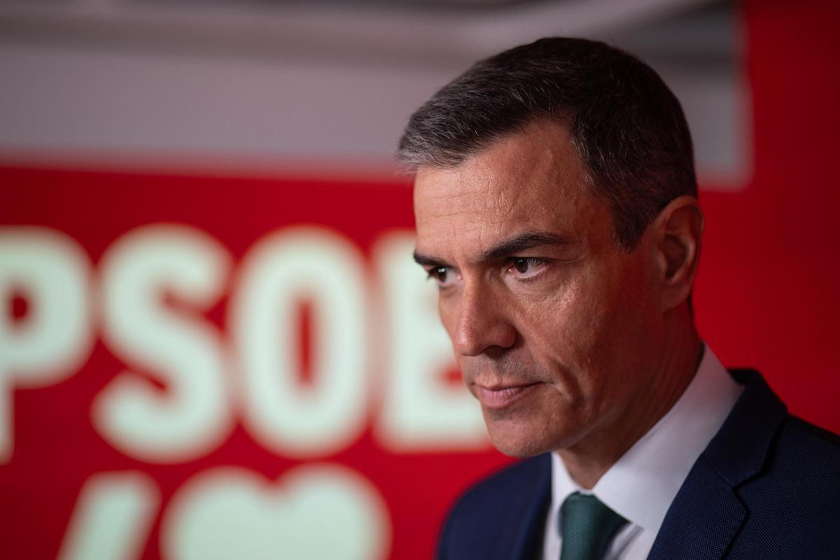 Sánchez intenta aixecar l’ànim del PSOE amb una carta a les bases i demana «seguir endavant» després de l’escàndol de Santos Cerdán Sánchez intenta aixecar l’ànim del PSOE amb una carta a les bases i demana «seguir endavant» després de l’escàndol de Santos Cerdán