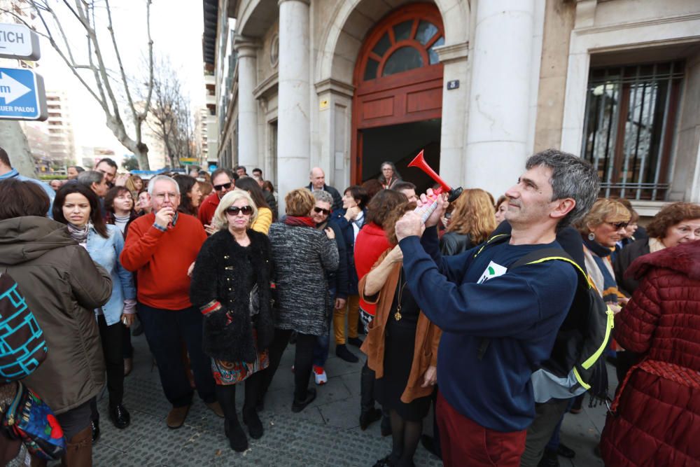 Funcionarios de Justicia protestan contra el caos informático