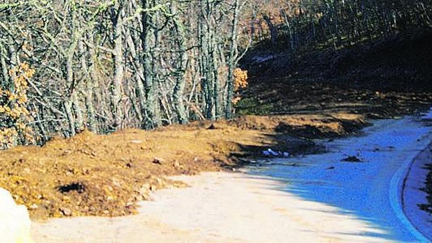 La vieja carretera del Rañadoiro, ya cubierta en parte.