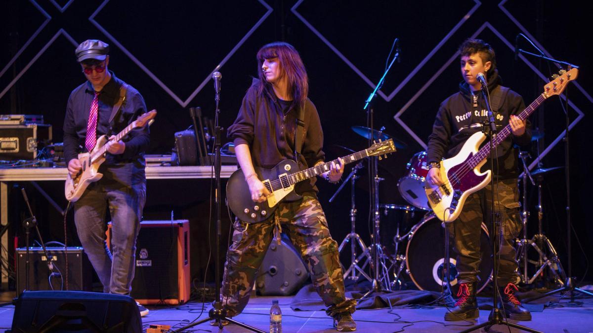 La banda saguntina Meketrefes, en un concierto.