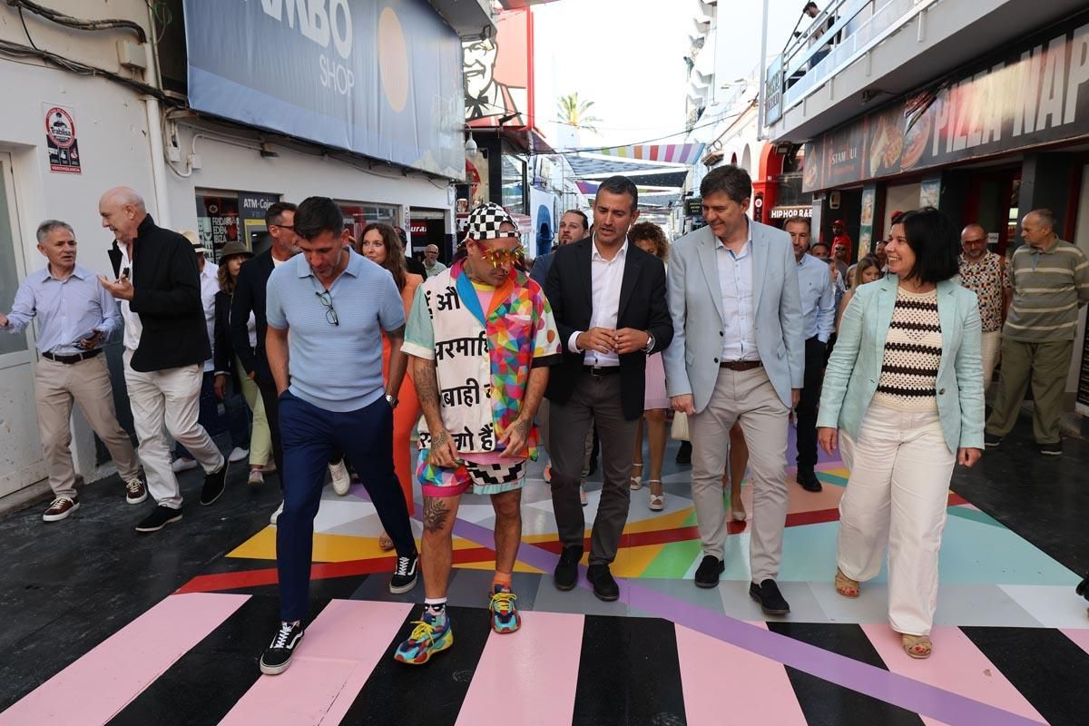 Galería: Todas las imágenes de la inauguración del mural de Okuda en Sant Antoni