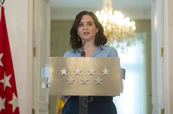 Ayuso y un señor de Murcia