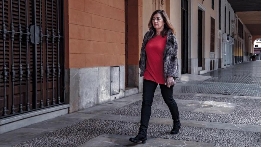 Francina Armengol llegando al Parlament.