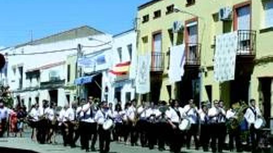 La banda de música da becas a sus 50 miembros