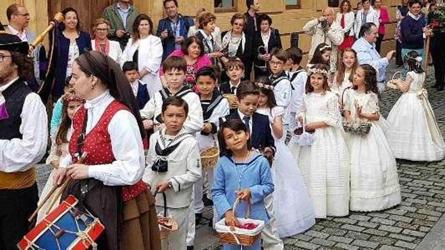 Los niños alfombran Villaviciosa