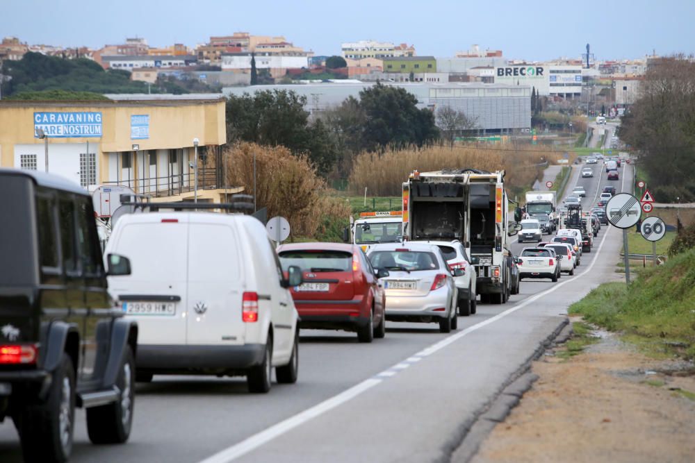 Cues a Blanes per un accident a la GI-600