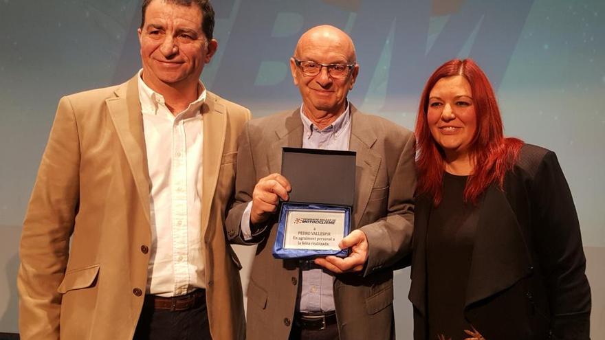 Rafa CaÃ±ellas (izquierda), presidente de la FBM, en la Gala que se celebrÃ³ despuÃ©s de la Asamblea.