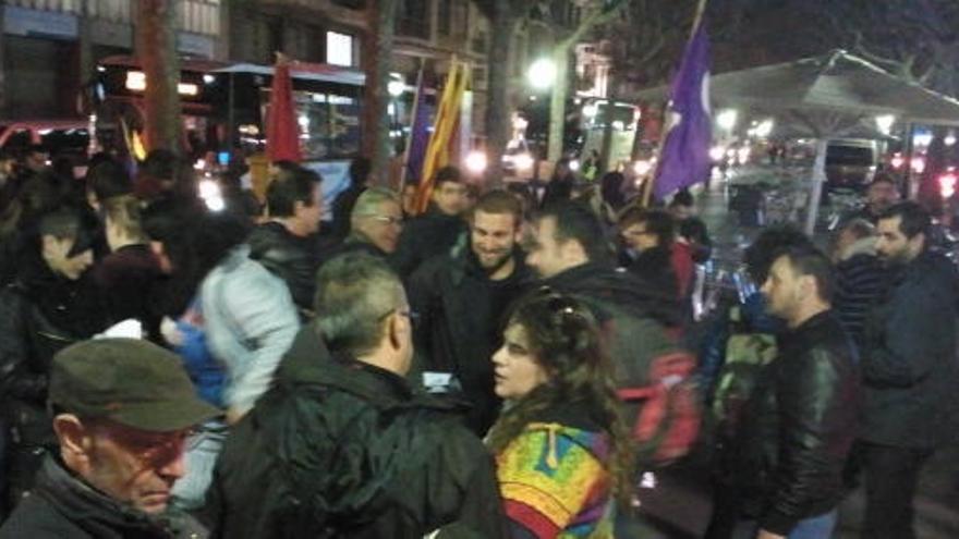 Alguns dels manifestants a punt de començar la marxa.