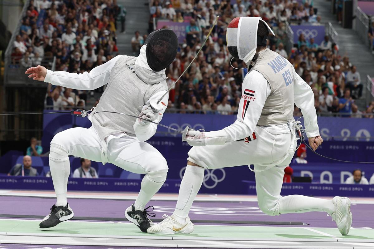 Un combate de esgrima en las Olimpiadas de París.