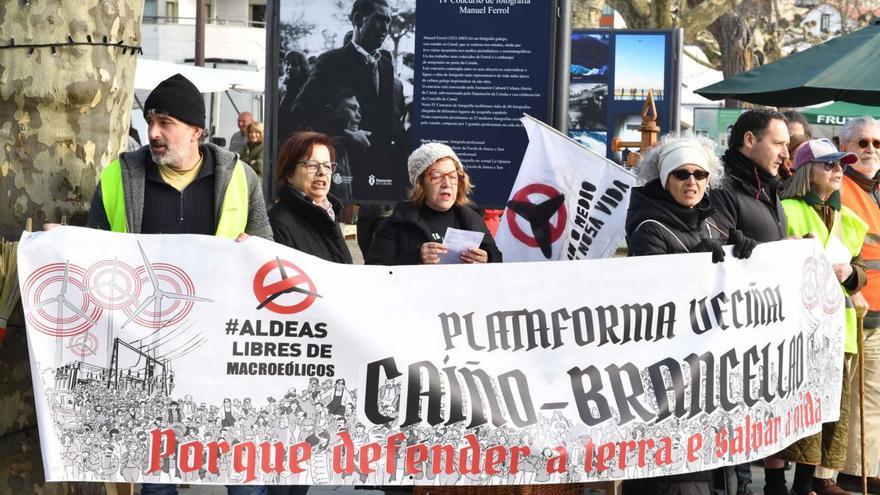 Marcha reivindicativa en Carral contra los proyectos eólicos, el mes pasado. |   // VÍCTOR ECHAVE