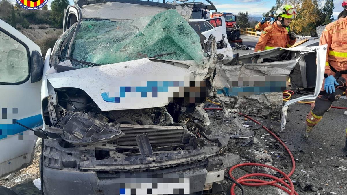 Estado en el que quedó uno de los vehículos implicados en el accidente de Castelló de Rugat.