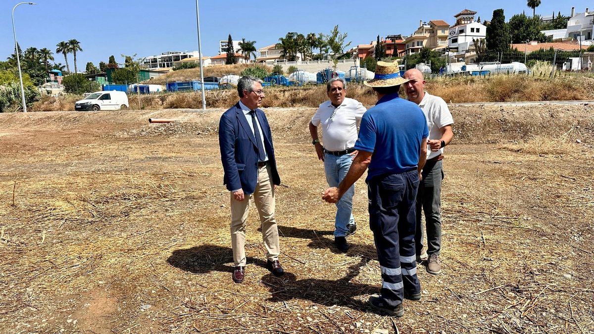 Rincón habilitar un aparcamiento público con 200 plazas en Torre de Benagalbón.