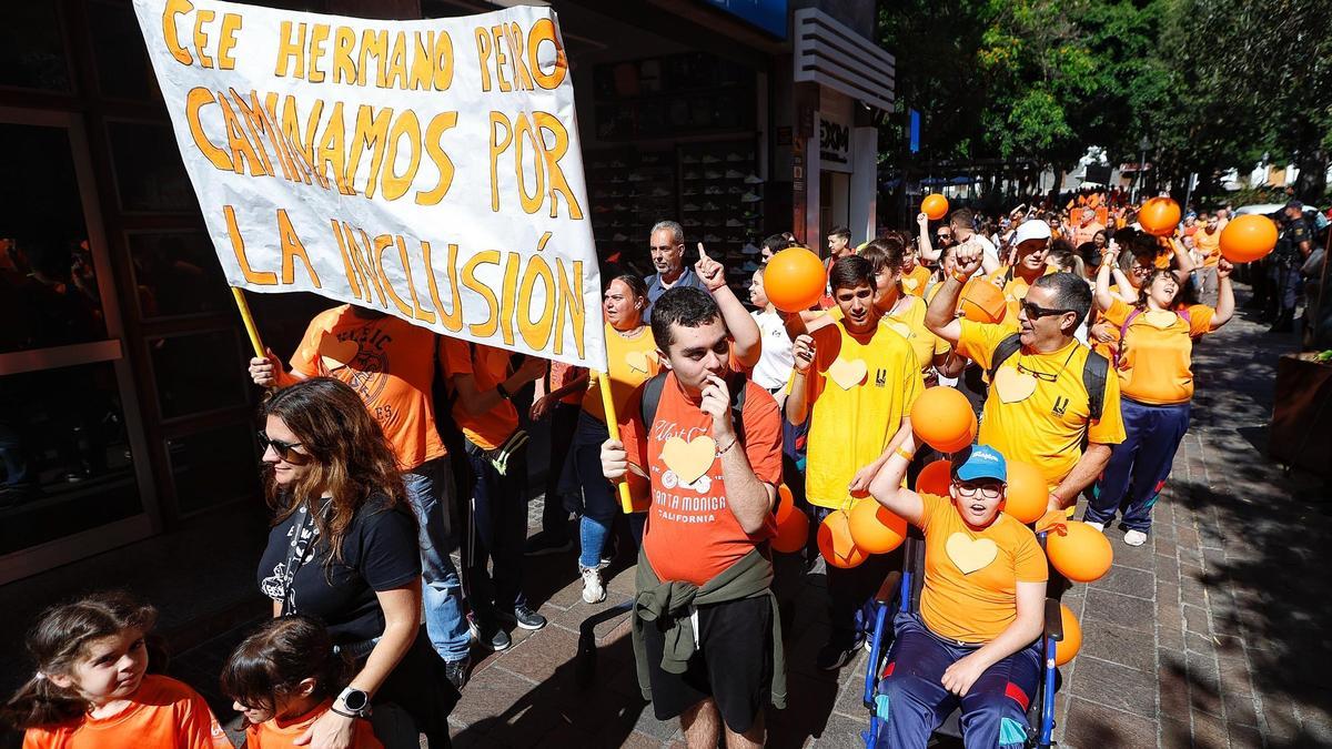 Quinta caminata por la igualdad de los niños y jóvenes con discapacidad en Santa Cruz