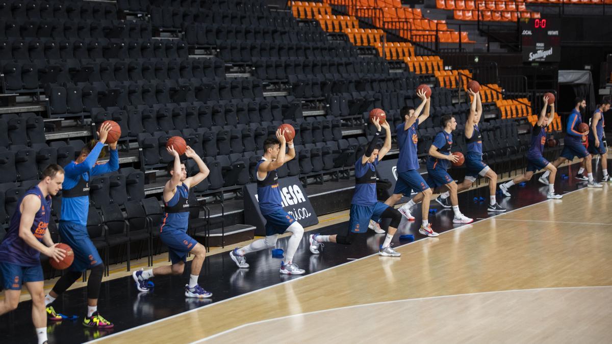 Un entrenamiento del Valencia Basket en la Fonteta