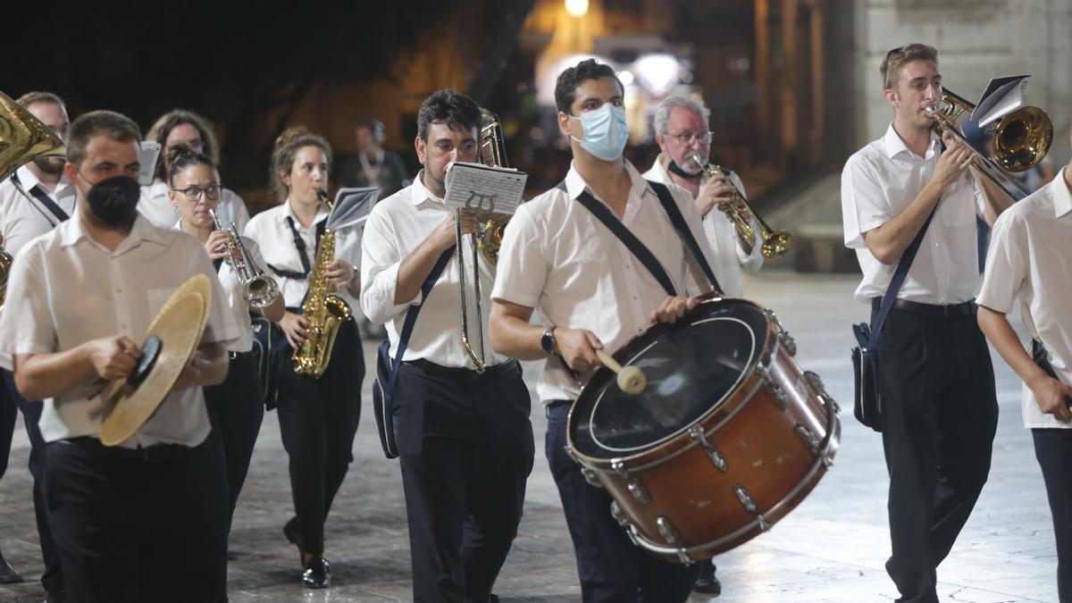 Búscate en el segundo día de Ofrenda por la calle de Caballeros (entre las 21.00 y las 22.00 horas)