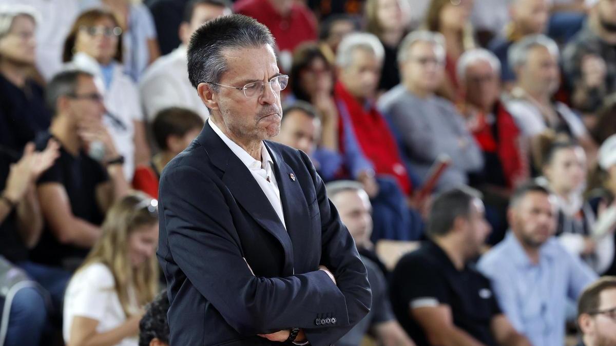 Pedro Martinez, contrariado durante el partido del Valencia Basket en Mónaco.