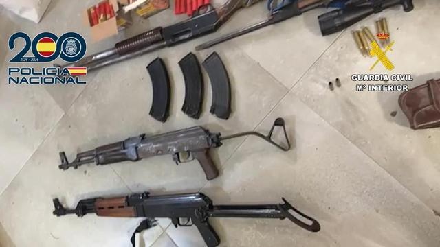 Más de 3.500 kg de droga incautados y 17 detenidos en una operación contra el narcotráfico en Sevilla.