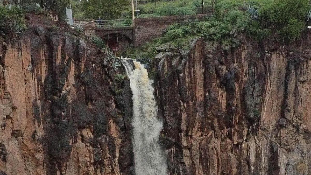Los barrancos de Santa Cruz de Tenerife corren tras el paso de la borrasca Francis