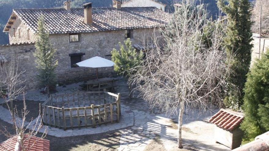 El Querol Vell, casa rural ubicada al terme de Borredà.