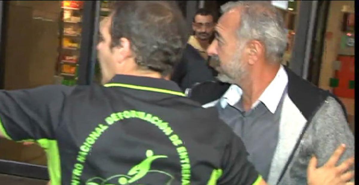 El refugiado sirio Osama a su llegada a Sants da las gracias a los españoles