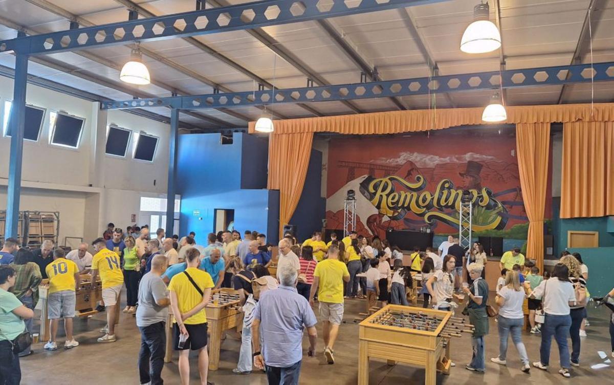 Torneo de futbolín durante las fiestas.
