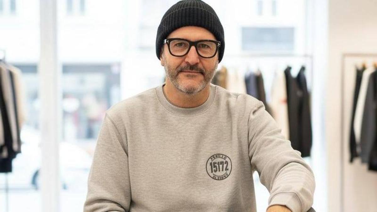 Chema López con la sudadera de Perillo