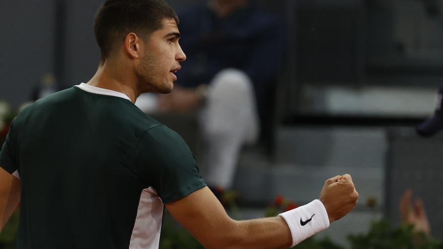 Carlos Alcaraz se estrena con triunfo en el Mutua Madrid Open en un partido incómodo