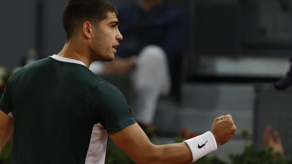 Carlos Alcaraz, en su partido ante Nikoloz Basilashvili en el Mutua Madrid Open